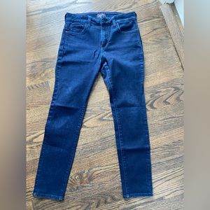 NYDJ LEGGING BLUE/SIZE 8 PETTIT  Made with Lift Tuck Technology  “Fairly New”